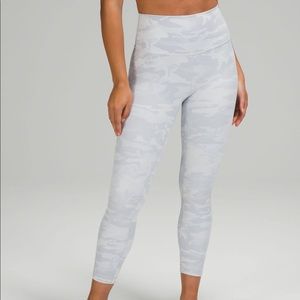 Lululemon Yoga wunder under hr crop 21” jac